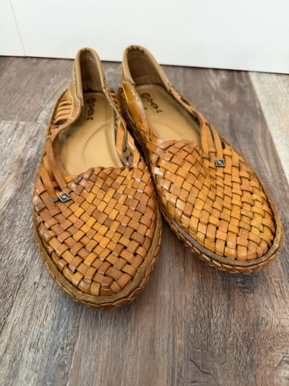 Desi Hangover Hola women Leather Hurache Sandal loafer in cognac brown, Sz 8 EUC
